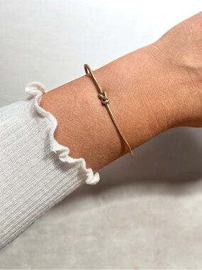 Plunder Delicate Gold Knot Bangle Bracelet NEW